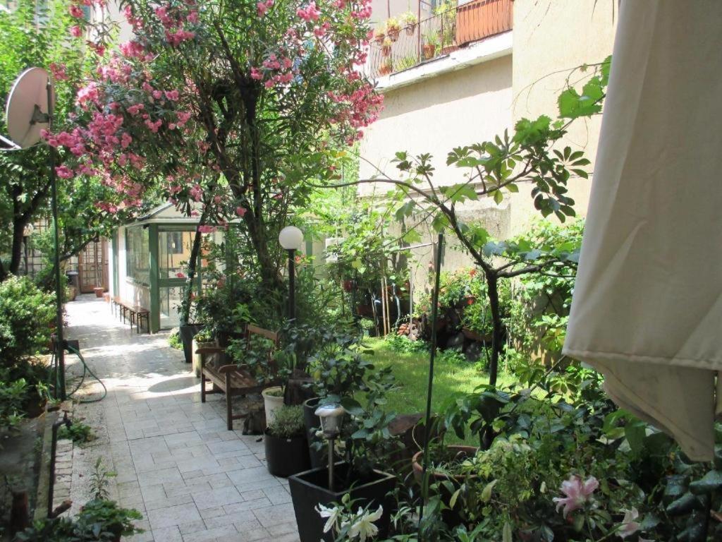 Il Giardino Degli Oleandri